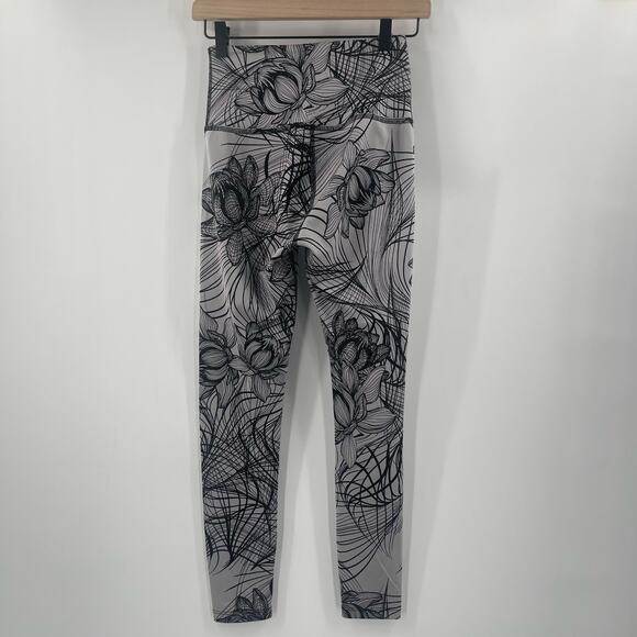 BEYOND YOGA Leggings Small Abstract Floral Gray  High Waist Flip It & Reverse It - Picture 2 of 10